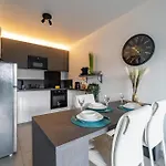 Superbe 2 Pieces - Piscine Et Garage Apartamento