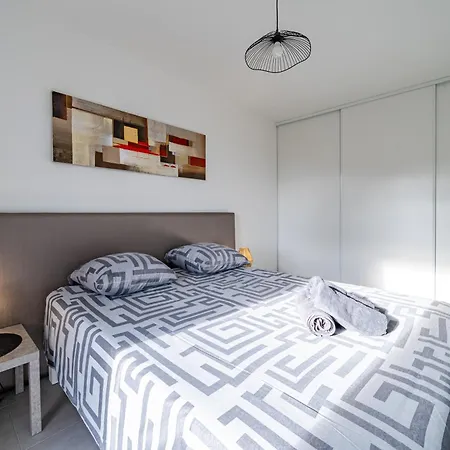 Lägenhet Superbe 2 Pieces - Piscine Et Garage *