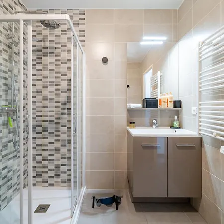 Superbe 2 Pièces - Piscine Et Garage * Nice