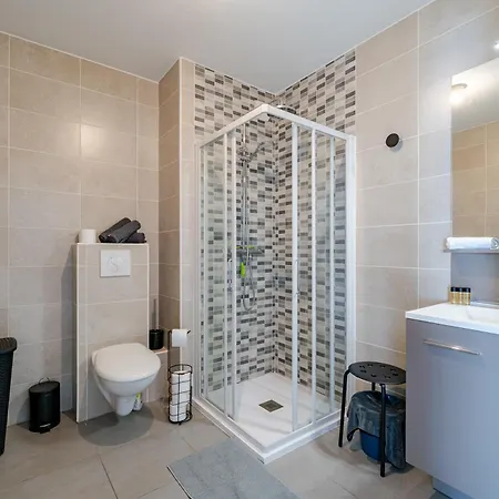 Superbe 2 Pièces - Piscine Et Garage Appartement