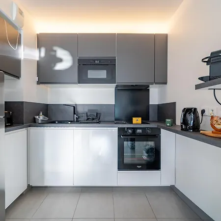 Superbe 2 Pieces - Piscine Et Garage Apartment *