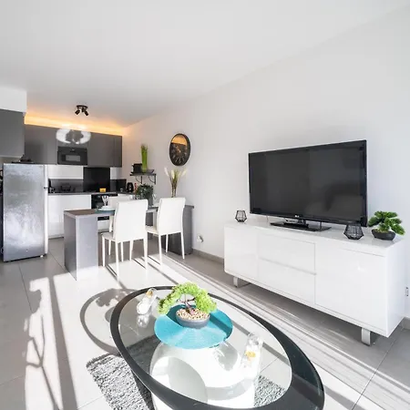 Superbe 2 Pieces - Piscine Et Garage Apartment *