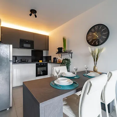 Superbe 2 Pieces - Piscine Et Garage Apartment