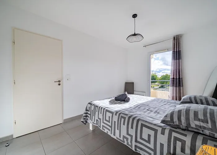 Superbe 2 Pièces - Piscine Et Garage *