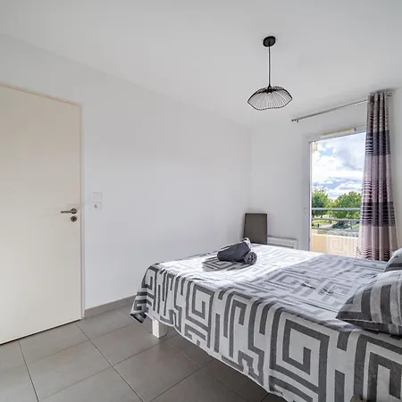 Superbe 2 Pieces - Piscine Et Garage *