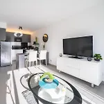 Superbe 2 Pieces - Piscine Et Garage Apartamento *